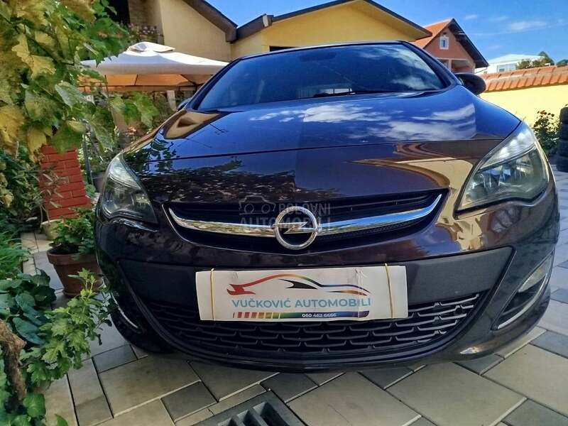 Opel Astra J 1.4 SPORT