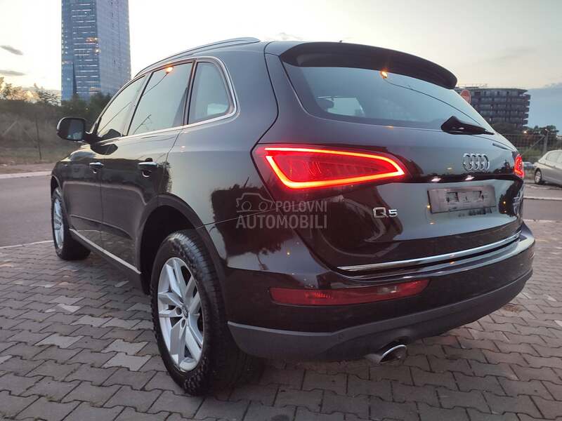 Audi Q5 2 0190XenNavAT