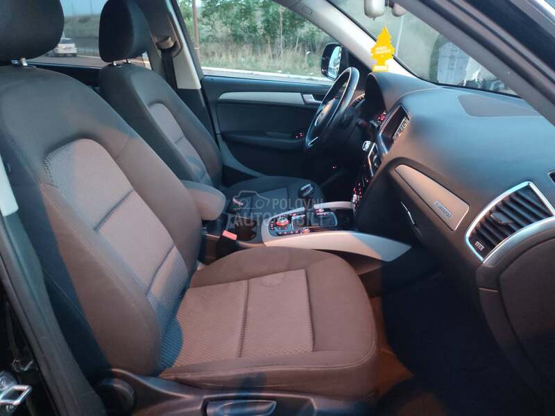 Audi Q5 2 0190XenNavAT