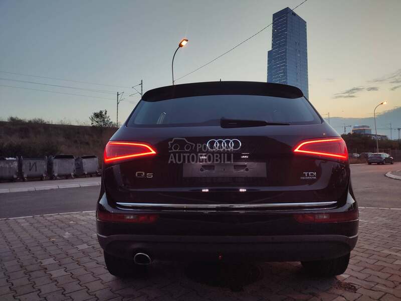 Audi Q5 2 0190XenNavAT