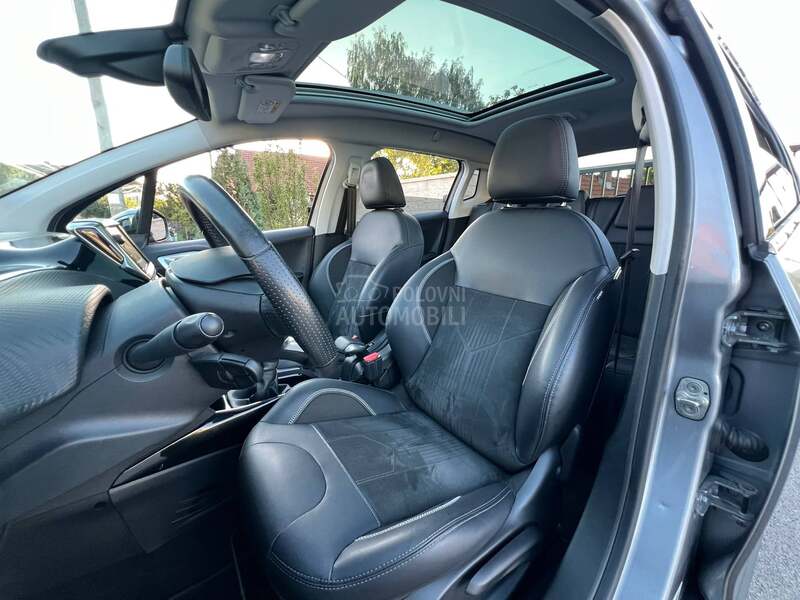 Peugeot 2008 CROSSWAY pano/navs