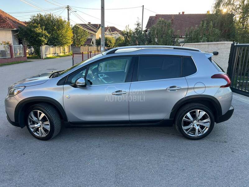 Peugeot 2008 CROSSWAY pano/navs