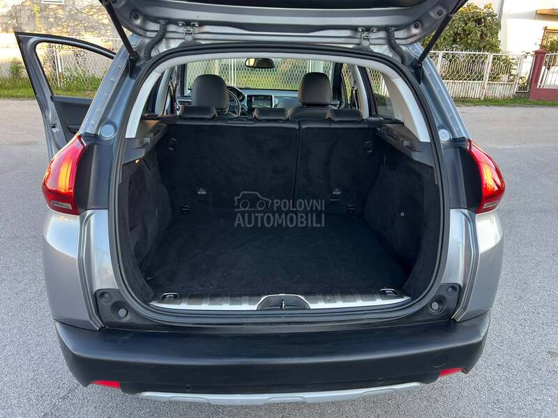 Peugeot 2008 CROSSWAY pano/navs