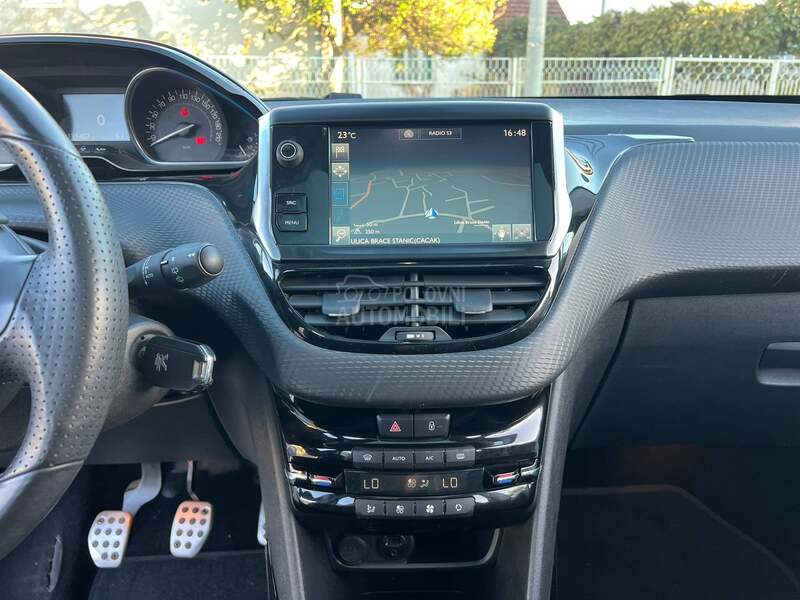 Peugeot 2008 CROSSWAY pano/navs