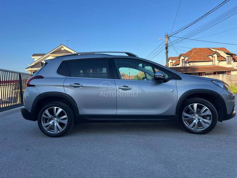 Peugeot 2008 CROSSWAY pano/navs