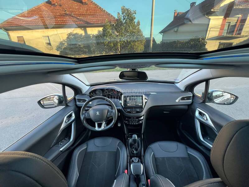 Peugeot 2008 CROSSWAY pano/navs