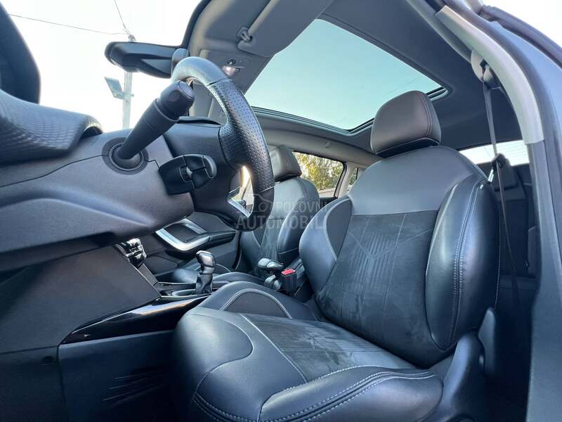 Peugeot 2008 CROSSWAY pano/navs