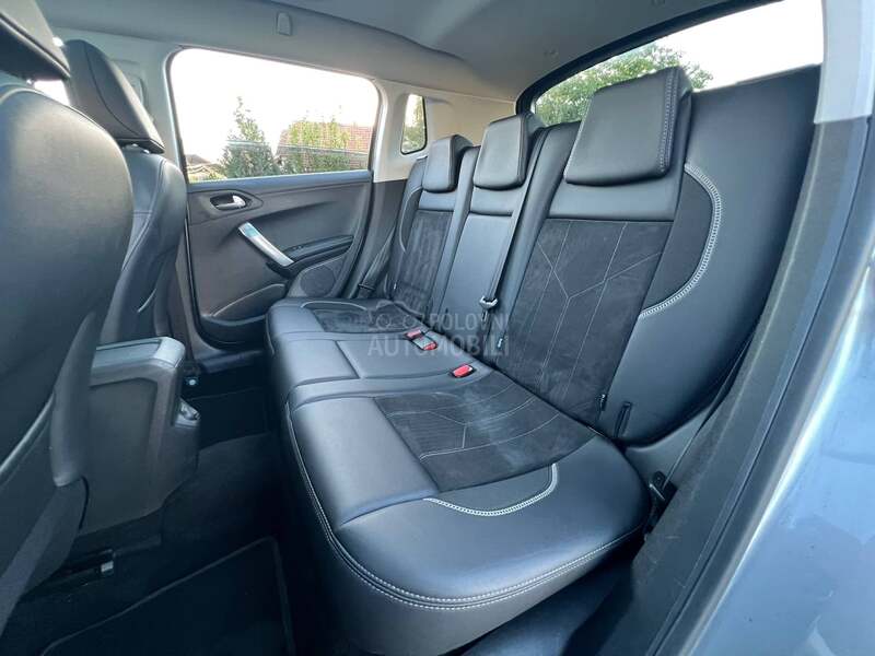Peugeot 2008 CROSSWAY pano/navs