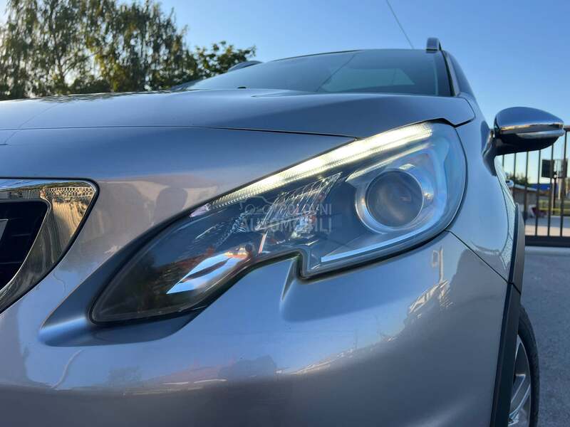 Peugeot 2008 CROSSWAY pano/navs
