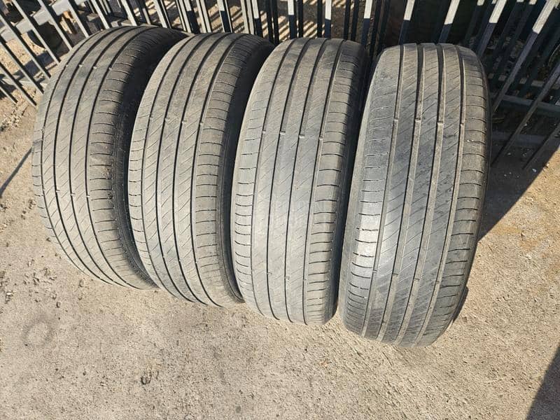 Michelin 215/65 R17 Letnja