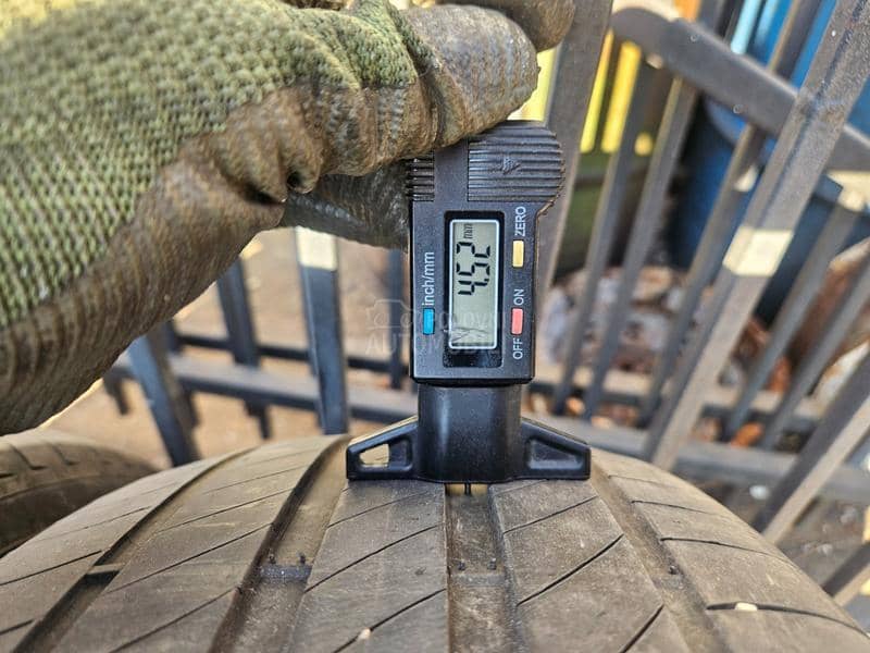 Michelin 215/65 R17 Letnja