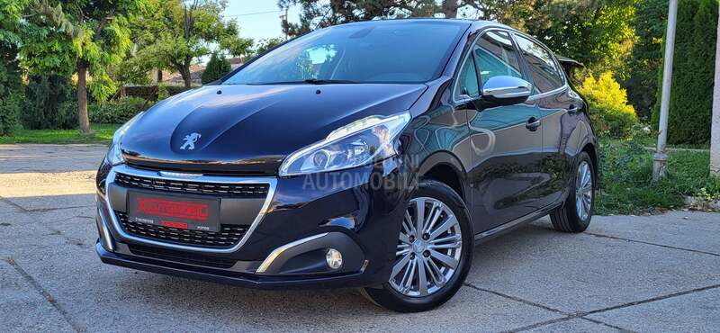 Peugeot 208 PANO/R.KAM/ALLURE