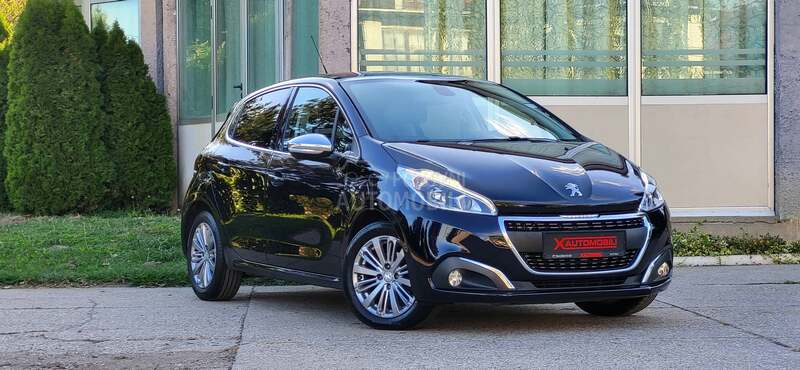 Peugeot 208 PANO/R.KAM/ALLURE