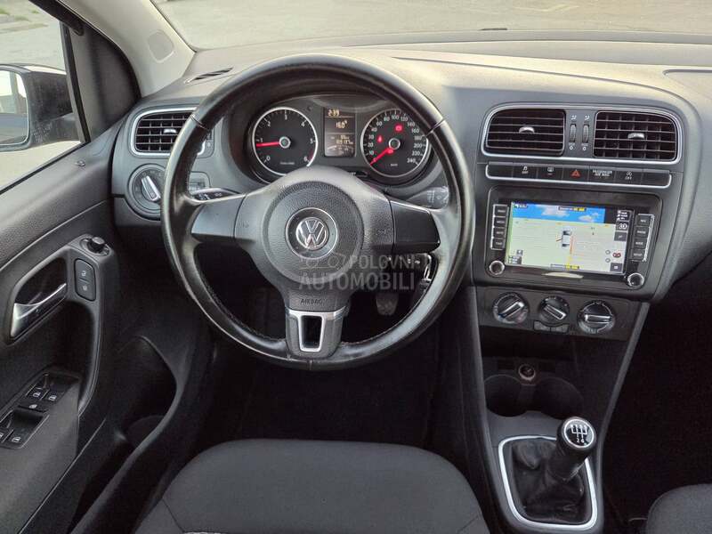 Volkswagen Polo BUKVALNO NOV