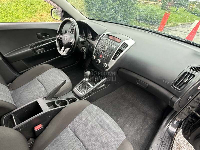 Kia cee`d 1.4 P L I N