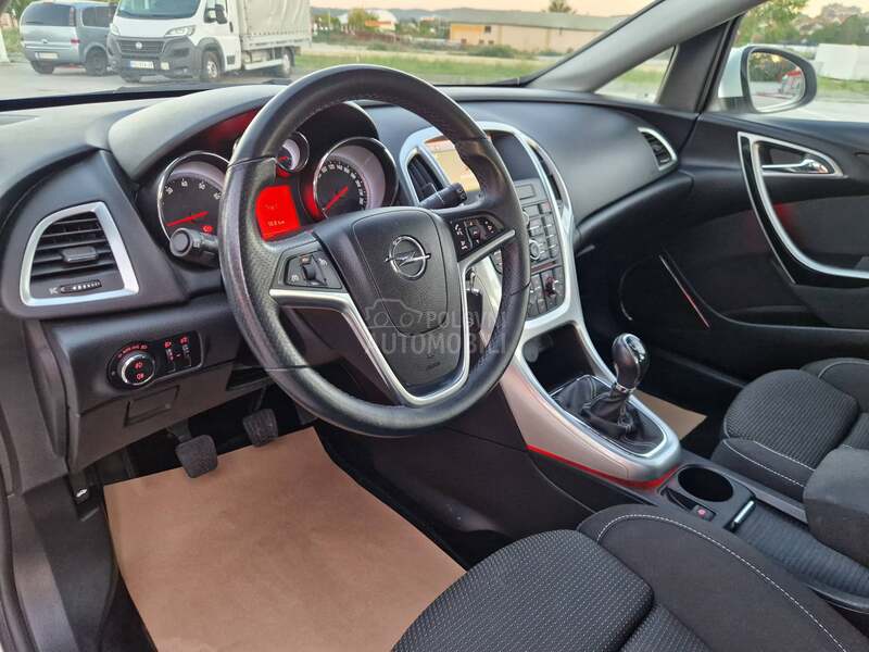 Opel Astra J 1.4 TURBO ŠVAJCARAC