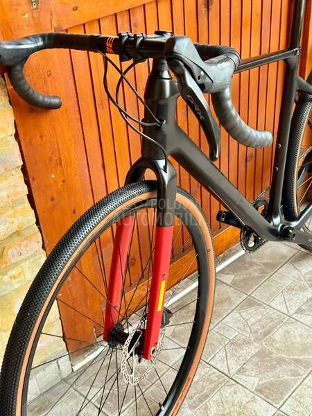 Cube Nuroad M carbon