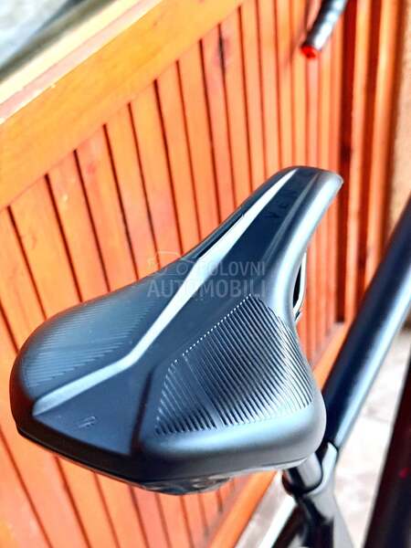 Cube Nuroad M carbon