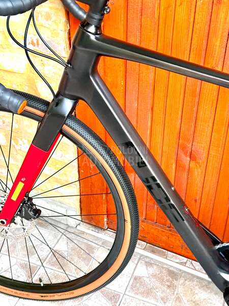 Cube Nuroad M carbon