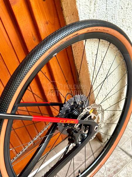 Cube Nuroad M carbon