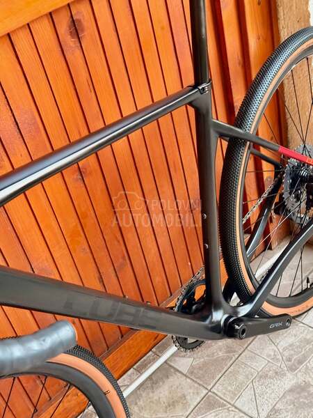 Cube Nuroad M carbon