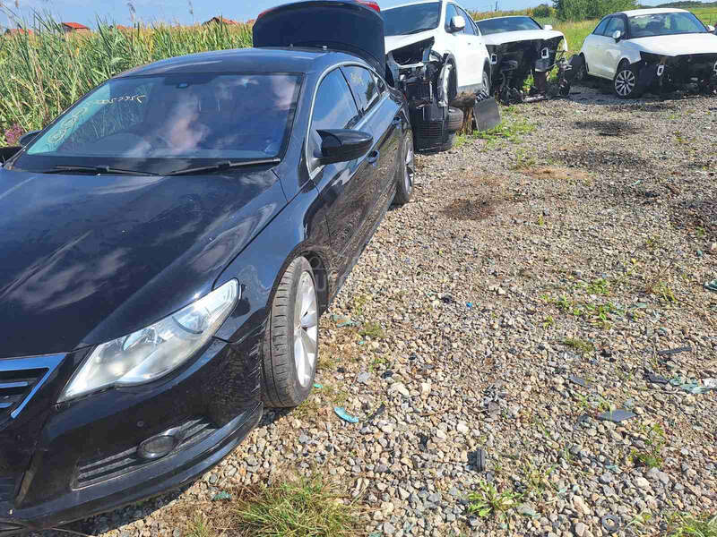brava u gepek vratima