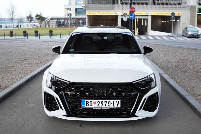 Audi RS3 LIMUZINA