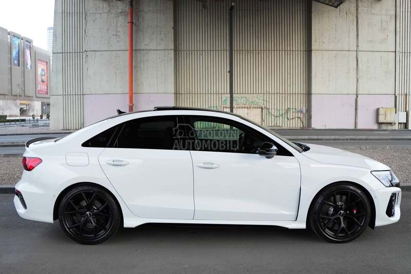 Audi RS3 LIMUZINA