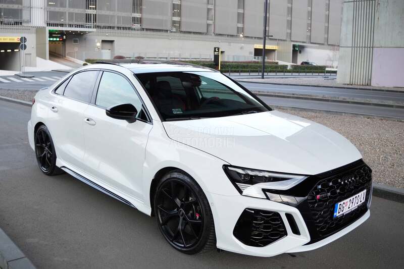 Audi RS3 LIMUZINA