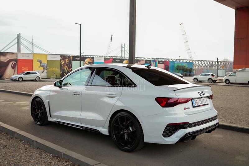 Audi RS3 LIMUZINA