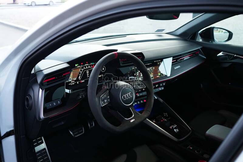 Audi RS3 LIMUZINA