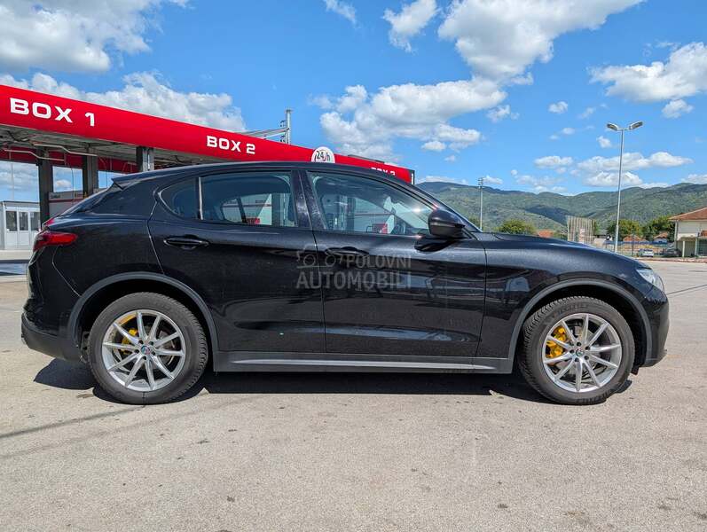 Alfa Romeo Stelvio Q4