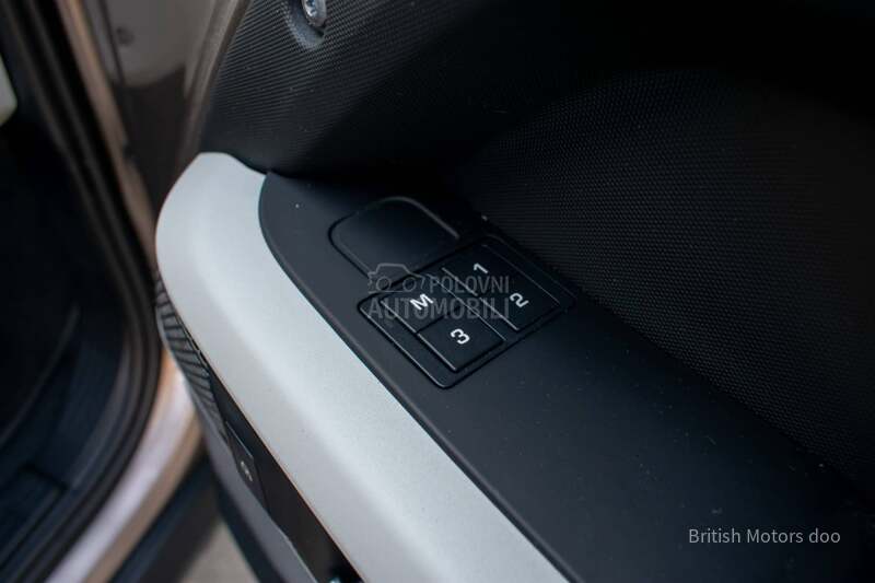 Land Rover Defender D250 SE