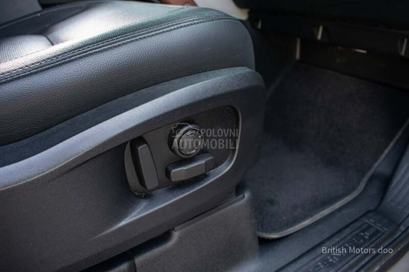 Land Rover Defender D250 SE