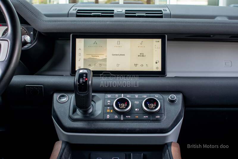 Land Rover Defender D250 SE