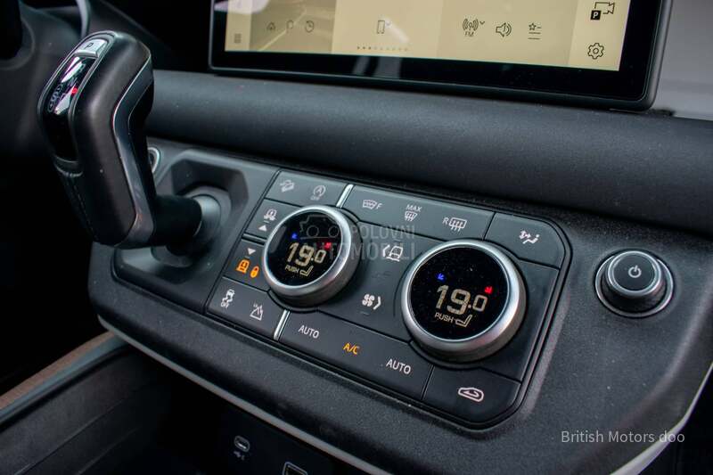 Land Rover Defender D250 SE