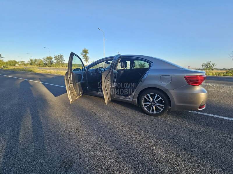 Toyota Avensis 