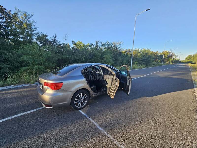 Toyota Avensis 