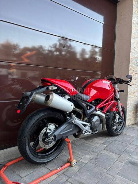 Ducati MONSTER 696