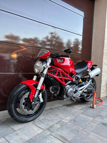 Ducati MONSTER 696
