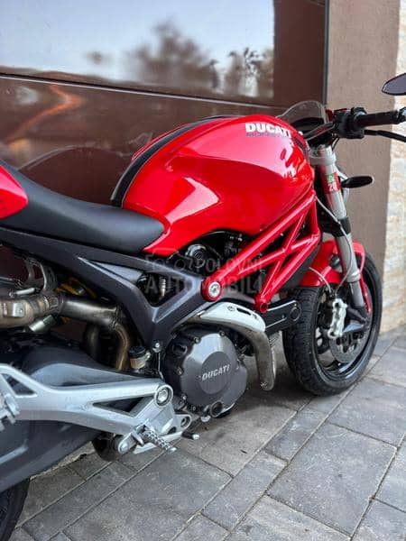 Ducati MONSTER 696