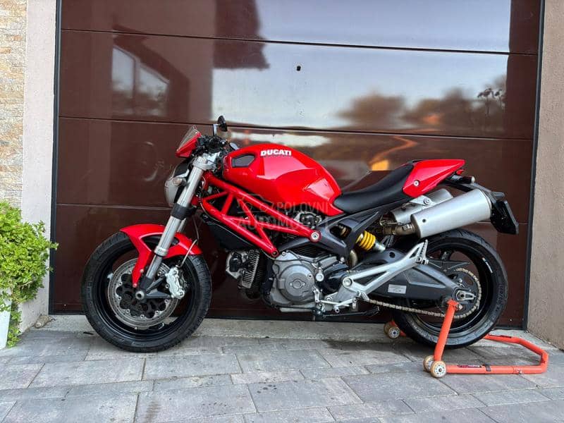 Ducati MONSTER 696