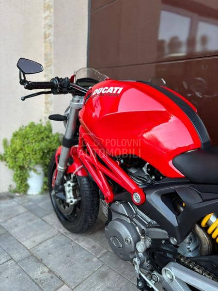 Ducati MONSTER 696