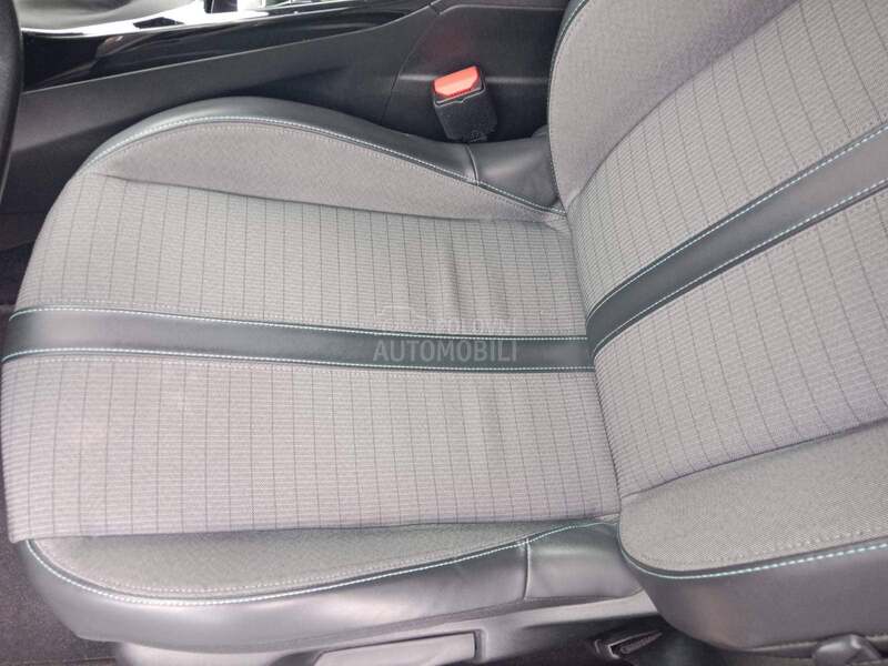 Peugeot 2008 1.5 HDI ALLURE