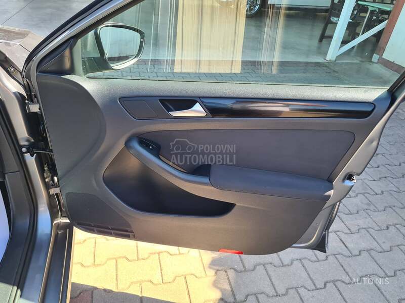 Volkswagen Jetta 1.6 TDI HIGHLINE