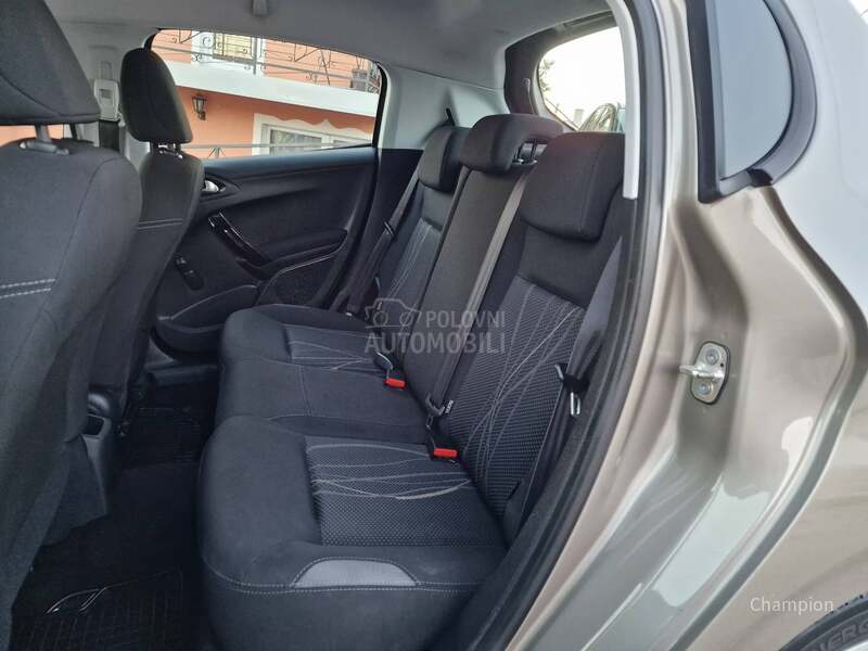 Peugeot 208 109 xxx k.m