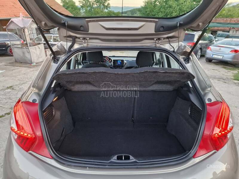 Peugeot 208 109 xxx k.m