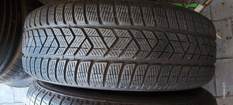 Pirelli 215/65 R17 Zimska