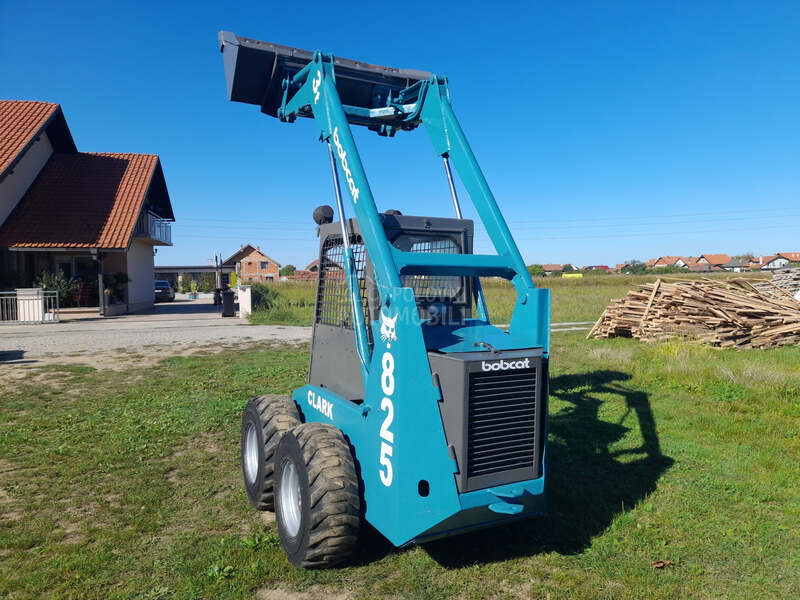 Bobcat 825