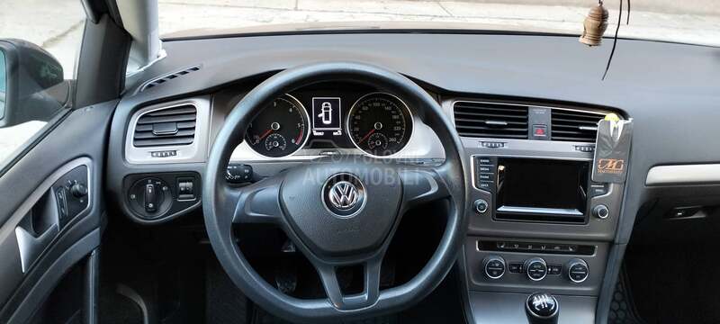 Volkswagen Golf 7 1.6 bluemotion